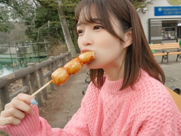 【素人】ロリかわいいJDコスプレイヤーとセックス♡小さいマンコをクンニで濡らして騎乗位させる♡