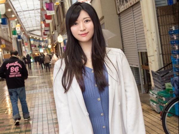 【母乳人妻の禁断プレイ】『子供が起きちゃう…』2児のママが母乳垂れ流しで不倫セックス！出産直後の敏感ボディを激しく突かれ、メス顔で乱れまくる！