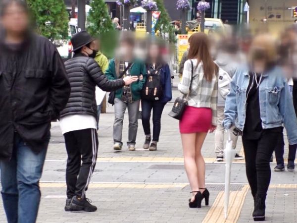 【ナンパされた美脚お姉さん】 彼氏がいるのに誘惑に負けちゃう！ ミニスカから覗く美脚がエロすぎて即ハメ♡