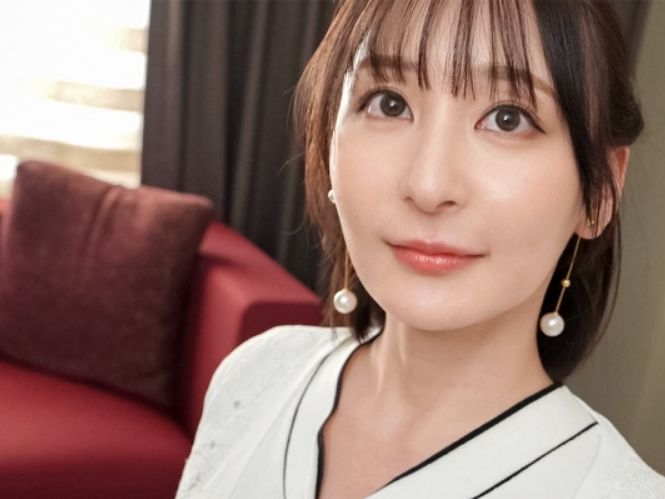 【三十路人妻の裏の顔】真面目そうな奥さんが実は超エロい！夫への愛とチンポへの欲求が共存する変態人妻、三十路の色気で男を誘惑！見た目とのギャップに興奮必至！♡