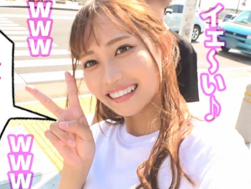 【19歳水着ギャルの生ハメSEX】天真爛漫なビキニ娘をゲット！生ケツわし掴みで騎乗位、下からゴム無しでガン突き！可愛い顔してエッチなギャップに興奮MAX！！