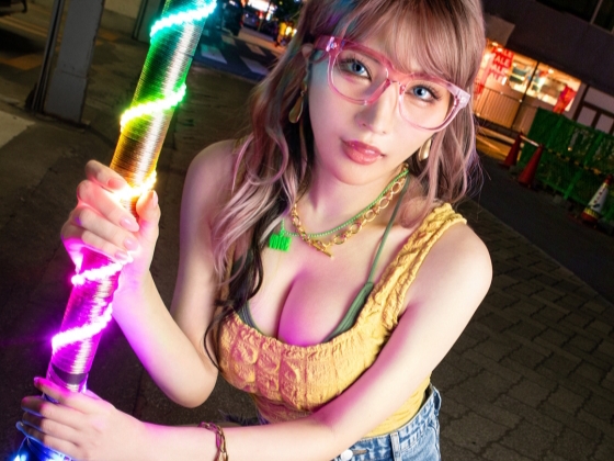 【イマドキギャルの逆ナン】バチクソエロいギャルが素人宅に突撃！肉食系ギャルが肉棒に跨り、ズボズボと激しく腰を振りまくる！ギャルのエロさ全開の中出しセックスに悶絶必至！！