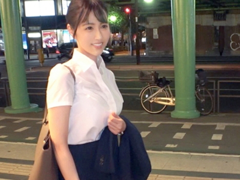 【美脚OLの誘惑】 タイトスカートから覗く美脚に興奮！ パンストを破いてお尻を揉みしだき、激しくハメまくる！