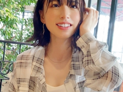 【素人美少女とイチャラブ♡】『もっと気持ちよくして…』無邪気な笑顔が超かわいい美少女と濃厚セックス！カラダを密着させ、甘い吐息と絡み合う舌…素人娘の敏感ボディがトロけるほど感じちゃう！