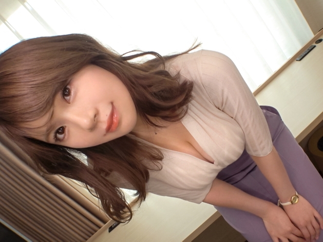 【ぷるふわ巨乳の誘惑】『このおっぱいで気持ちよくしてあげる♡』色白美巨乳が肉棒を優しく挟み込むパイズリ！敏感なマンコを勃起チンコで激しく突き回され、巨乳が揺れる！気持ちよすぎる巨乳プレイに悶絶必至！！