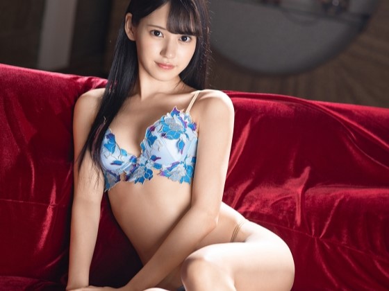 【激カワ美少女の悶絶セックス】華奢ボディを激しく突かれ、感じまくる姿がエロすぎる！肉棒でズボズボされ、カワイイ顔が乱れる様子にフル勃起必至！