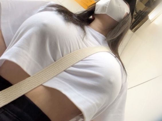 【爆乳保育士の淫乱コスプレ】Iカップの爆乳を揺らして、エロコスプレで誘惑する保育士さん！ノーブラで敏感な乳首はビンビン！下乳もエロすぎる！鬼ハメセックスで、爆乳を激しく揺らしながら感じまくる！保育士の淫乱な姿に興奮間違いなし！☆