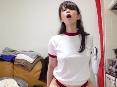 【ブルマ美少女の過激な誘惑】透け乳首がヤバい！！制服ブルマ姿の素人娘が騎乗位で激しく腰振り、奥まで突かれてポルチオ大開発！痙攣絶頂の瞬間を激撮！！♡