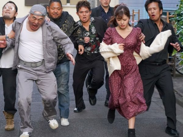 【地元NTR】元カレとの甘い再会も束の間…夜職時代のストーカー客に居場所を特定され、無理やり犯される!愛する人の目の前で汚される女…胸糞注意の寝取られドラマ!!